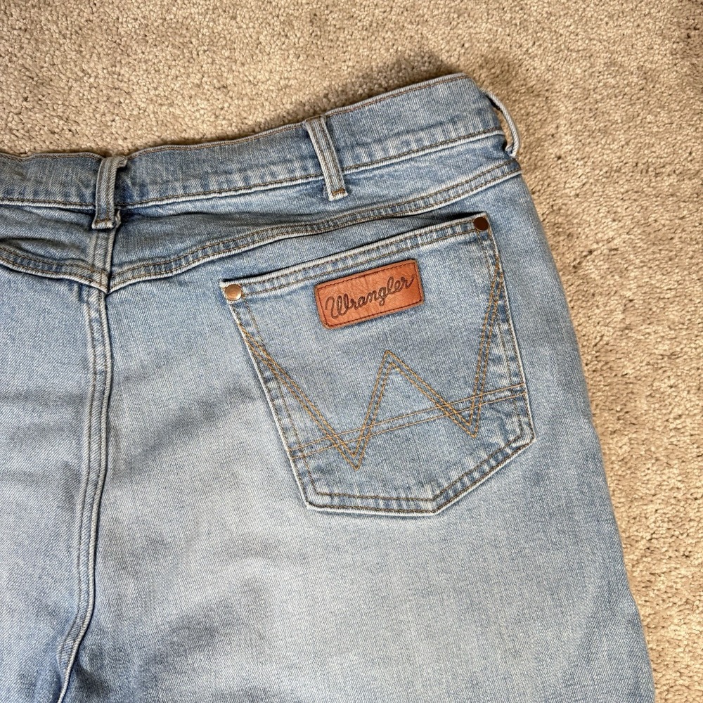 Wrangler Retro Relaxed Boot Jeans Men's 42x32 Blue Light Wash Cotton Denim - Picture 8 of 9